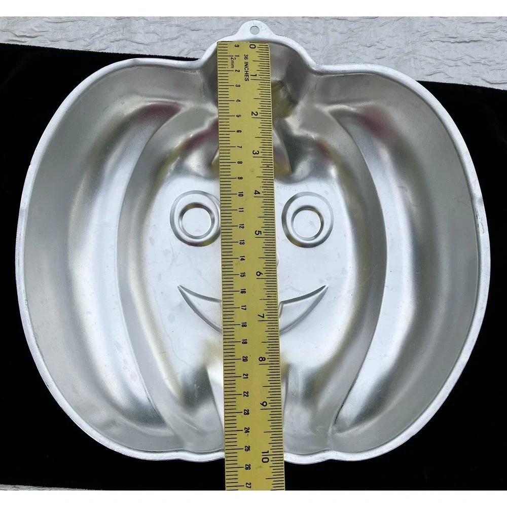Vintage Wilton 1987 Pumpkin Jack-O-Lantern Aluminum Cake Pan 502-9414 Halloween